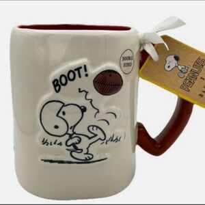 🏈Rae Dunn Double-sided Peanuts Snoopy ‘Football Season’ mug, Football Handle.
